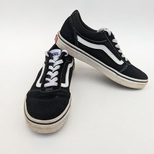 Vans Old Skool Size Youth 5 or Women's 6.5 Black and White.